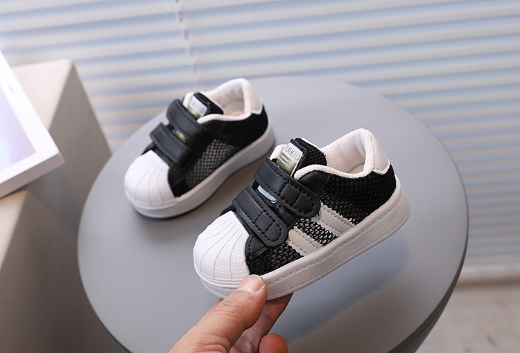 Barnbrädegalleria vit port hane och hona gående babyhacka, pring/sommar 2023 urholkad ingle meh_voghion.com