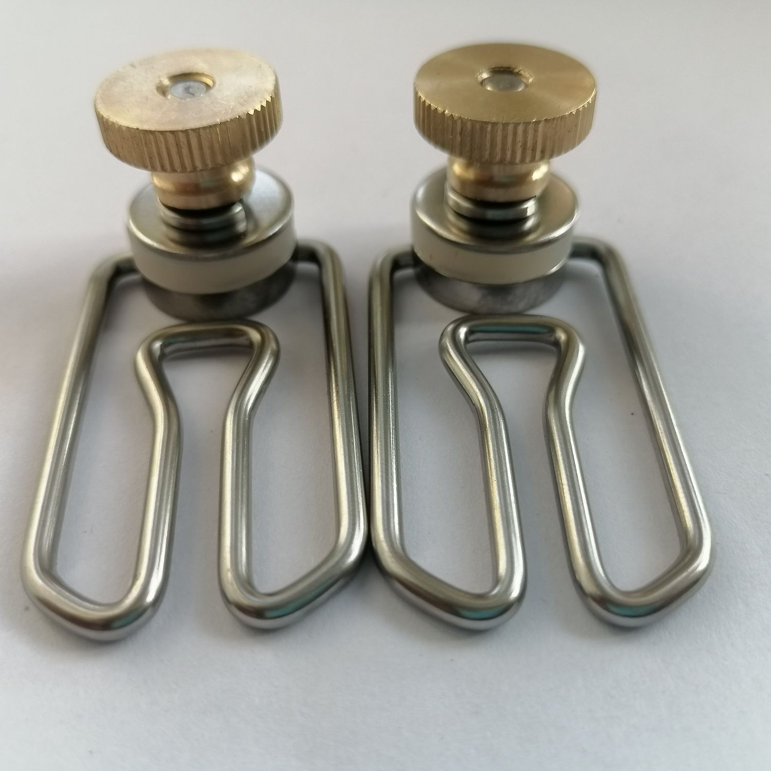 황동 모델(보이지 않는 용접)