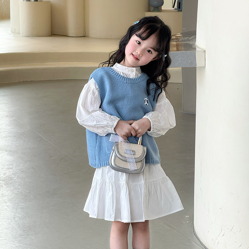 Bolso de hombro para niña de color de contraste de moda coreana mini bolso de paja para bebé lindo bolso para niños con pajarita de bufanda de seda dulce