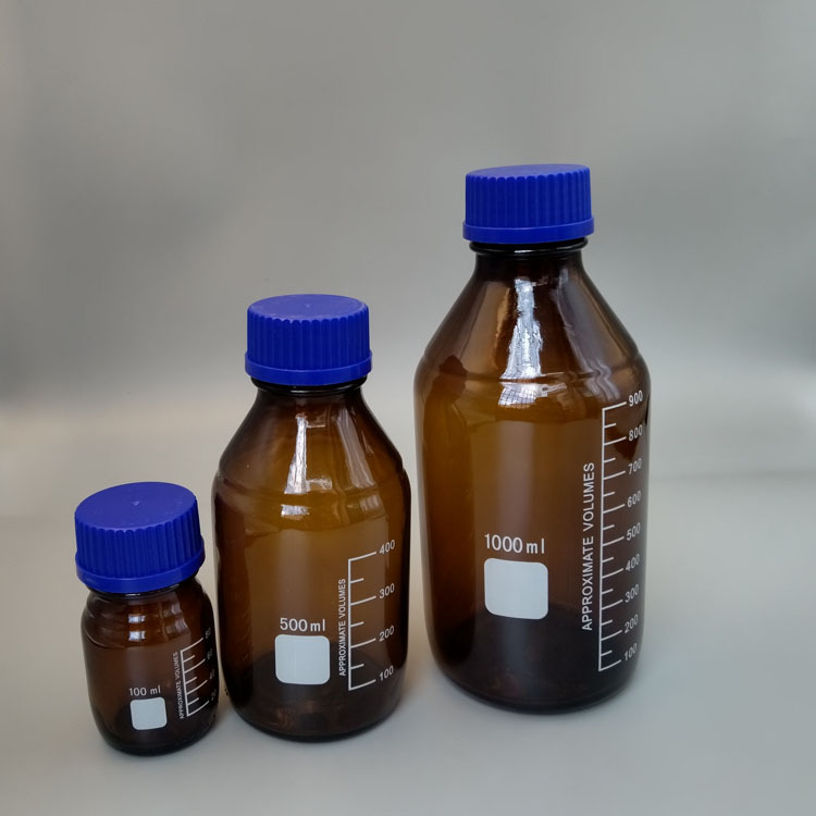 茶色の丸型ネジ蓋付き青蓋化学試薬瓶、厚みのある目盛り付き密封実験用低ホウ素シリカガラス水溶液瓶|undefined