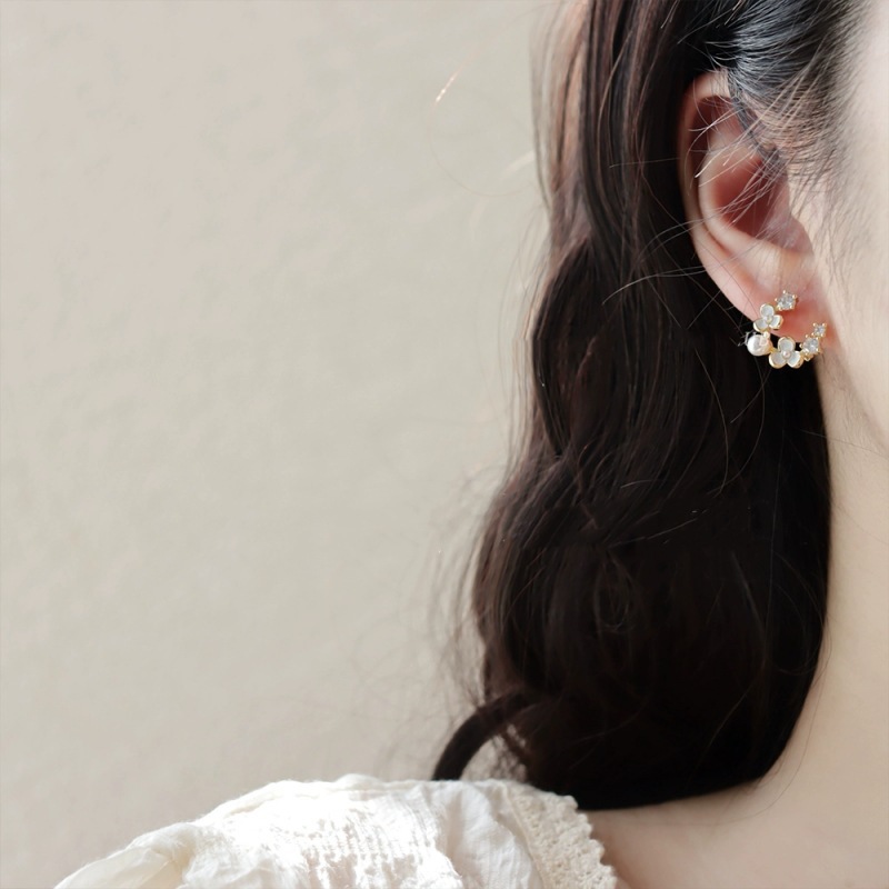 温柔气质法式设计感新款珍珠花朵小巧精致日韩仙女风耳钉耳饰