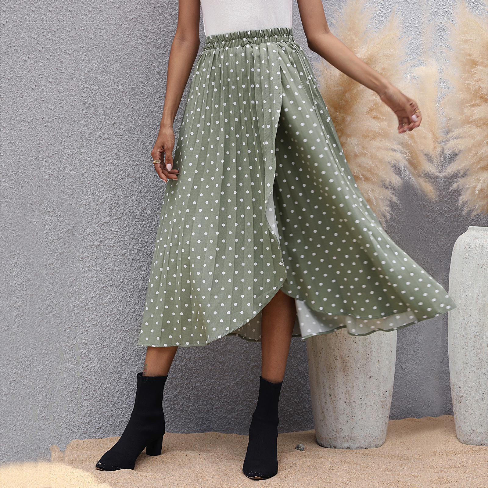 Saia plissada com babados e fenda de bolinhas_voghion.com