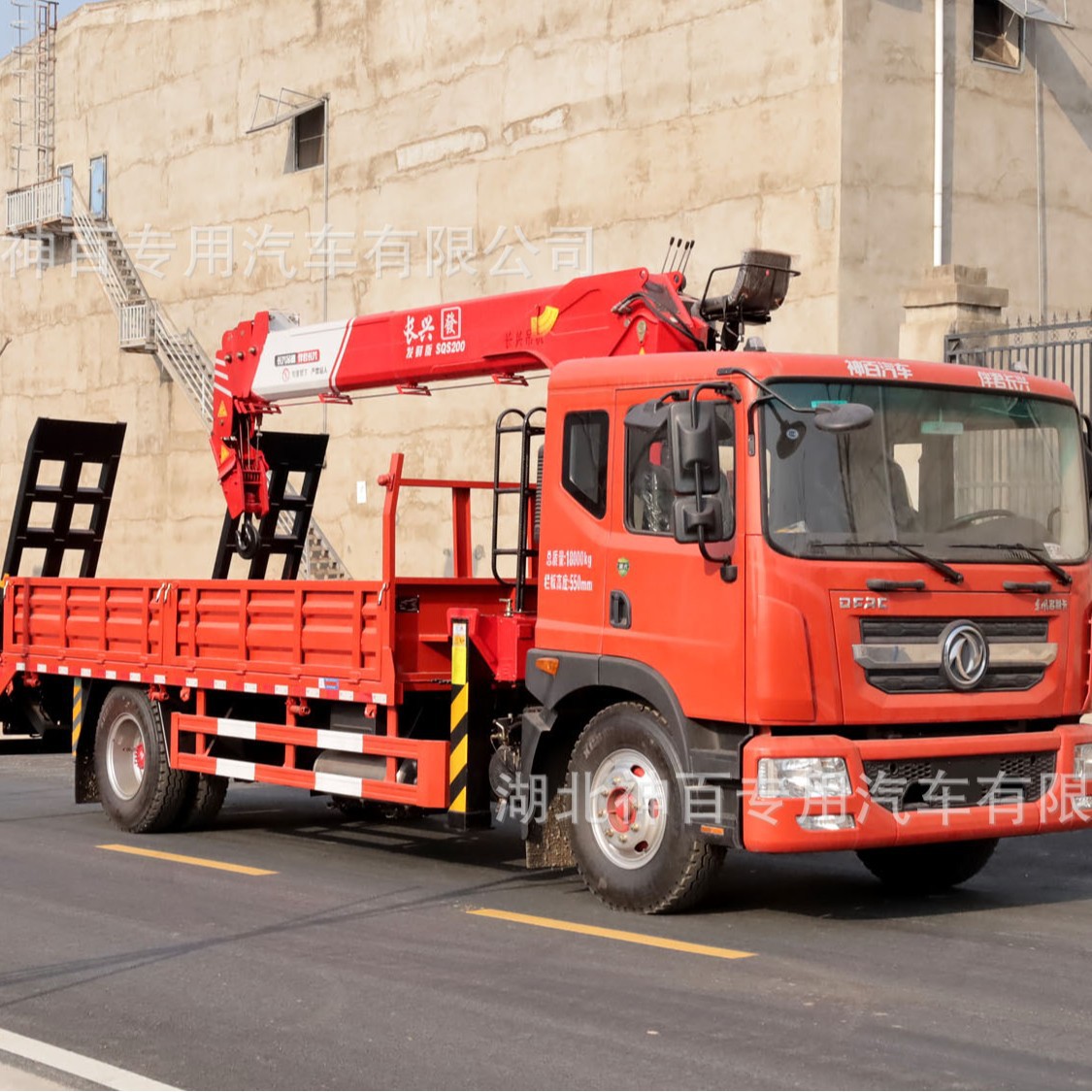 东风多利卡排半随车吊神百8吨伸缩式直臂吊随车起重运输车带爬梯