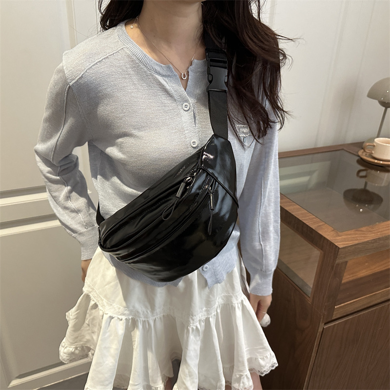 Casual simple mochila de mujer 2026 primavera y verano nuevo bolso deportivo japonés de color sólido bolso de pecho de viaje de moda
