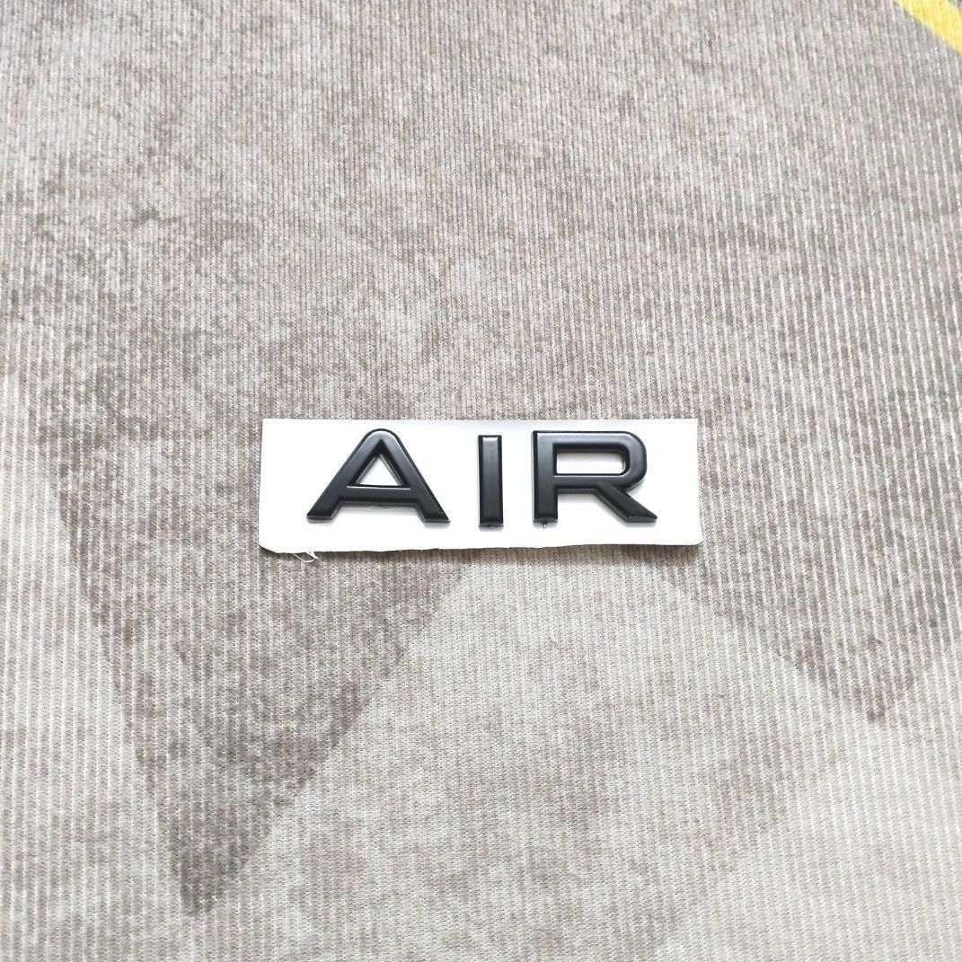 Suitable for Ideal One Hood Logo, Rear Logo, Car Logo, Trunk Logo, Tailgate L6L7L8L9 Letter Logo Modification