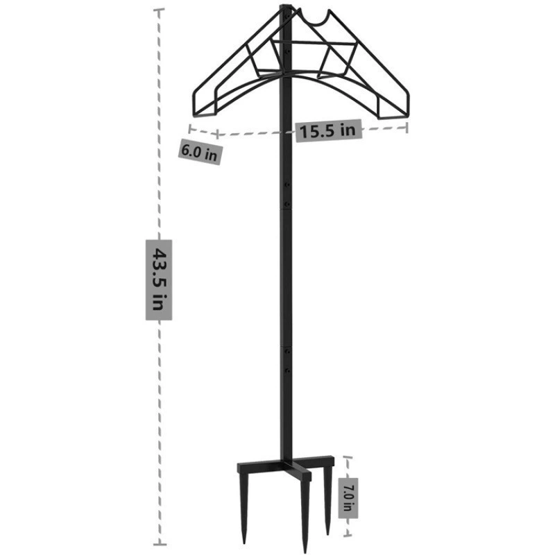 Открытый сад сад с вертикальным поливом воды, чтобы захватить кронштейн шланга