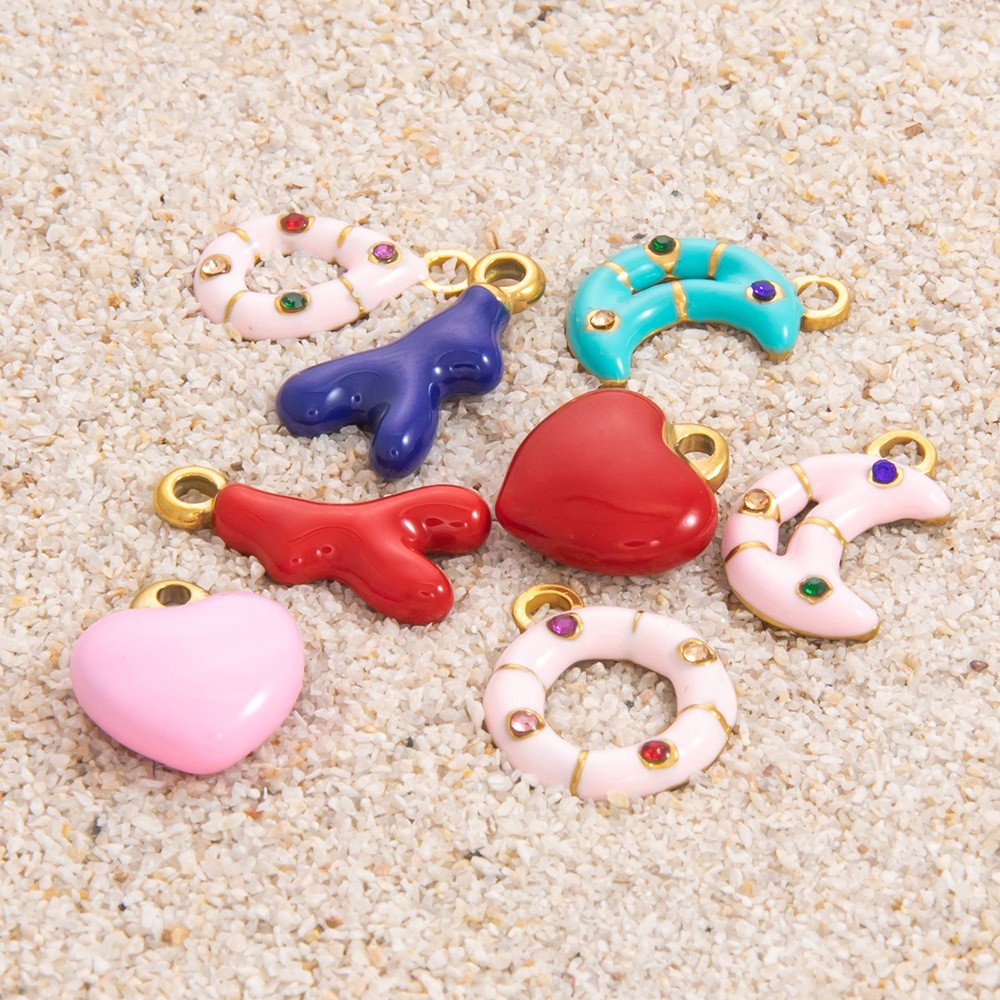 1 Piece 10*13.2mm 11.1*12.6mm 14.9*9.3mm 304 Stainless Steel Rhinestones PVD Coated Real Gold Plated Round Moon Heart Shape Pendant DIY Jewelry Accessories display picture 2