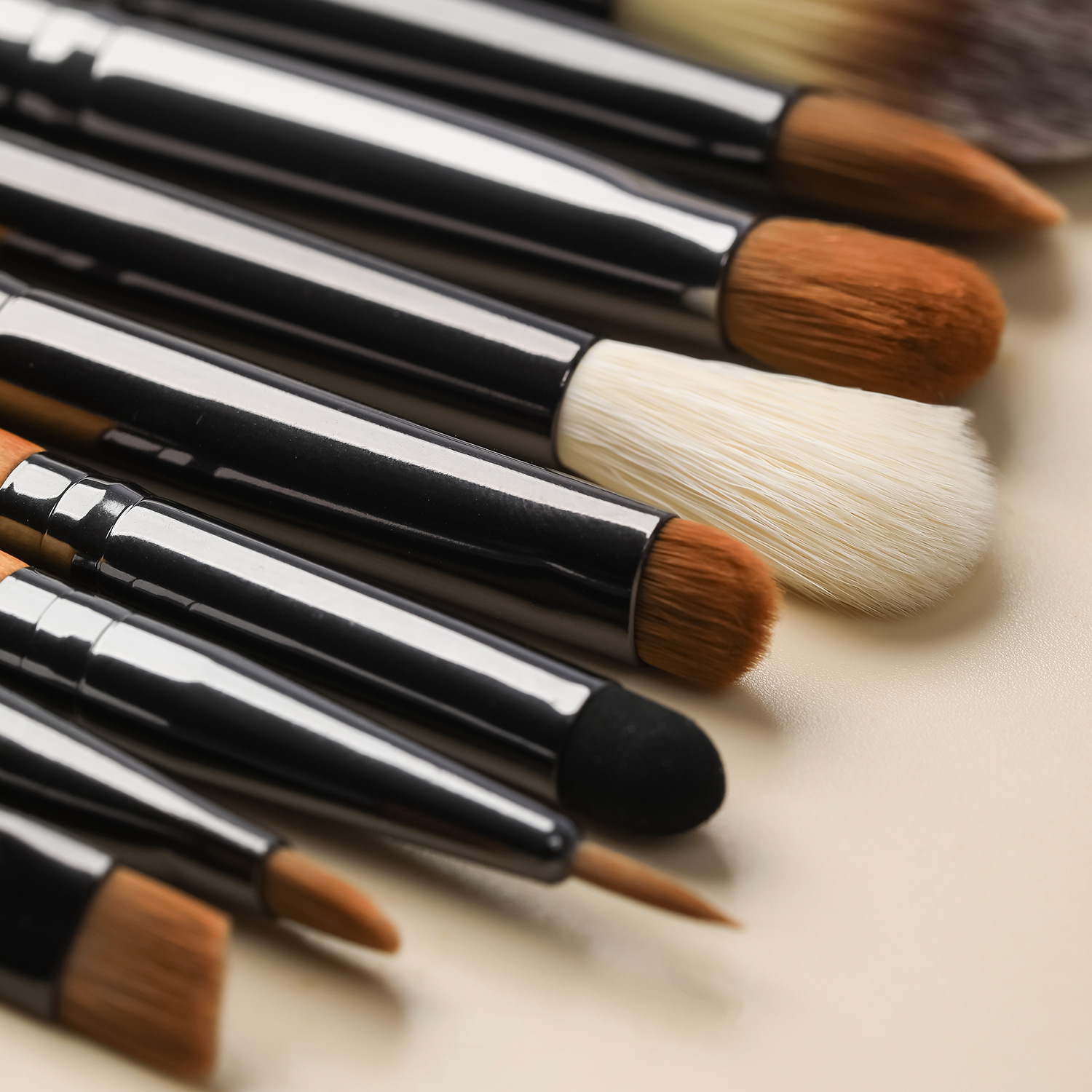 Zhuolya de gama alta herramientas de belleza traje de oro nogal Luz de lujo pelo de los animales 15 pinceles de maquillaje profesional conjunto completo