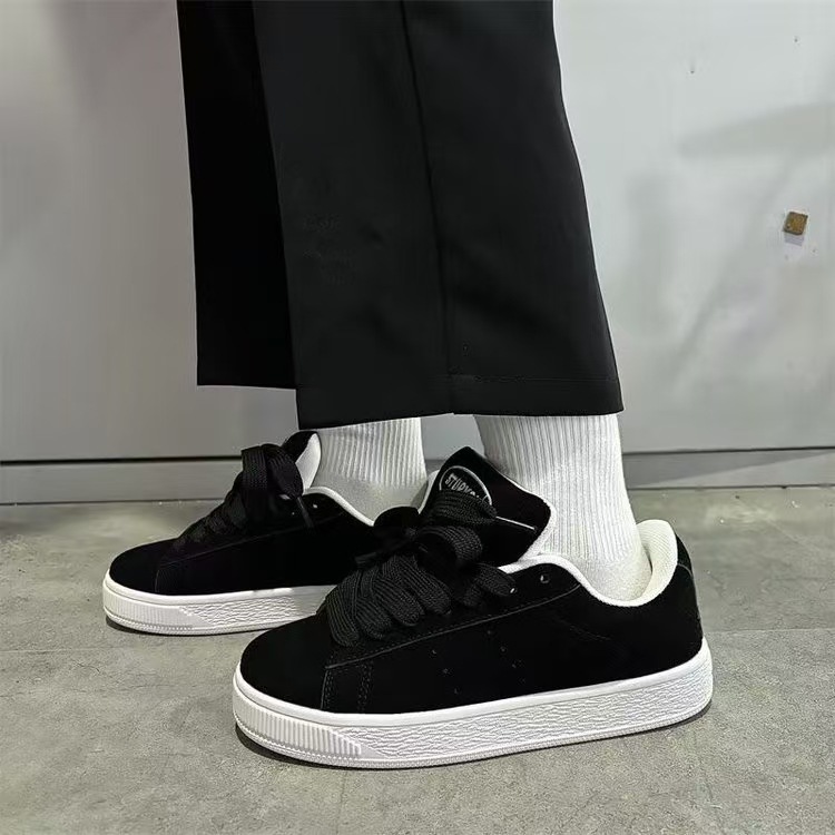 Zapatos de hombre otoño nuevo nicho retro zapatos de skate negro en la tendencia nacional nuevos zapatos casuales chinos callejeros de estudiantes