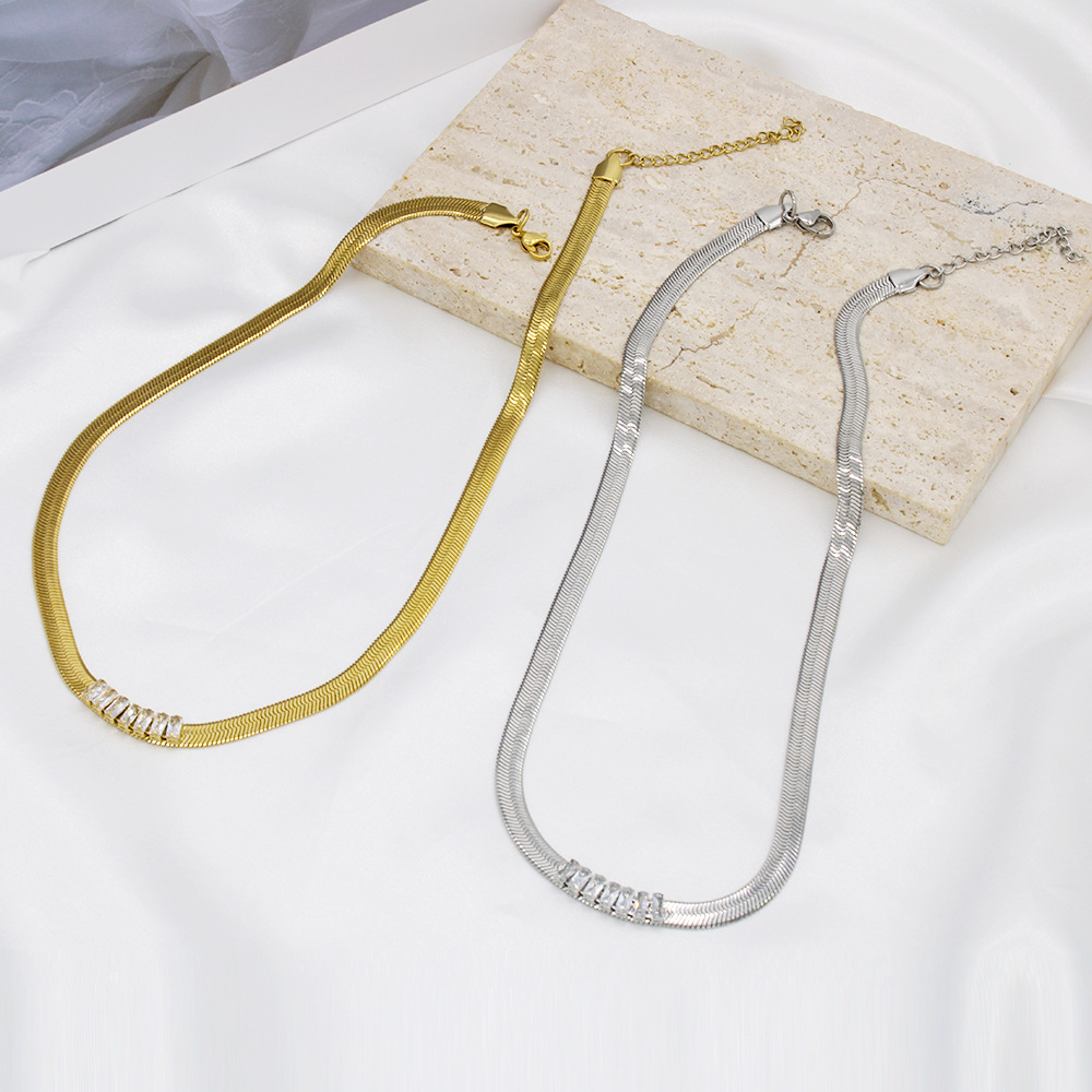 Fashion Solid Color Stainless Steel Inlay Zircon Necklace 1 Piece