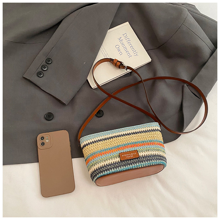 This year, the rainbow woven small bag is in vogue. It's a new summer model for girls in 2025, a trendy single-shoulder bag with contrasting colors and a crossbody bag Specification drawing