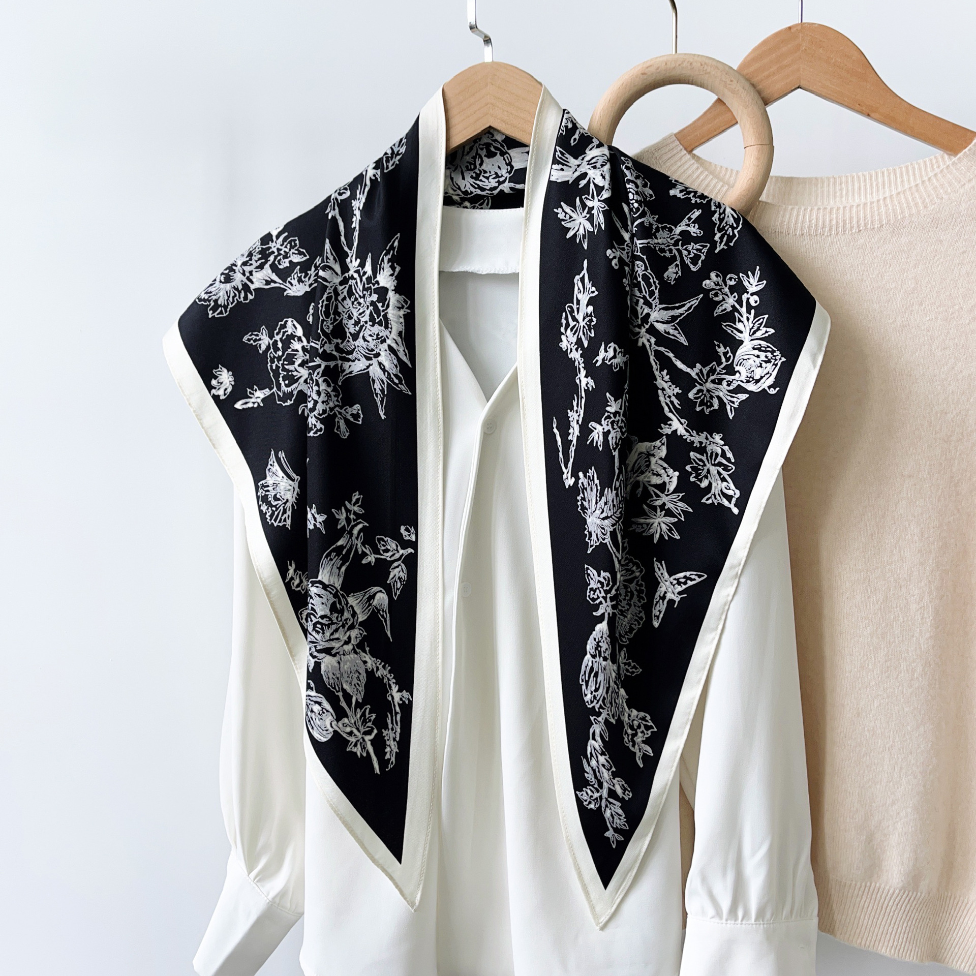 2025 nuevo estilo verano todo-fósforo cintura a juego camisa traje de mezclilla chal seda de sarga toalla triangular de moda fresca