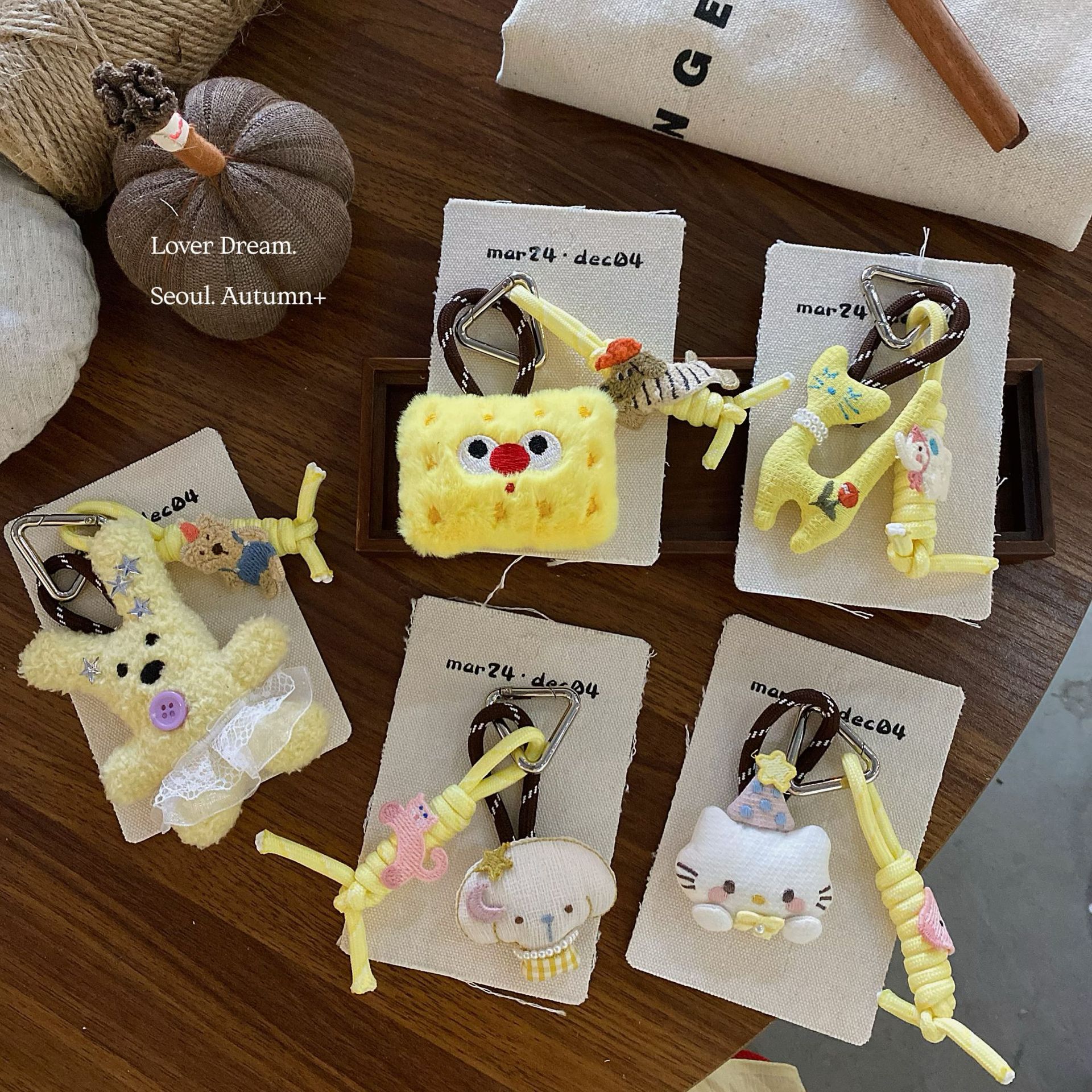 Corea del Sur 2026 nuevo color amarillo peludo felino colgante colgante lindo moda llavero colgante bolso
