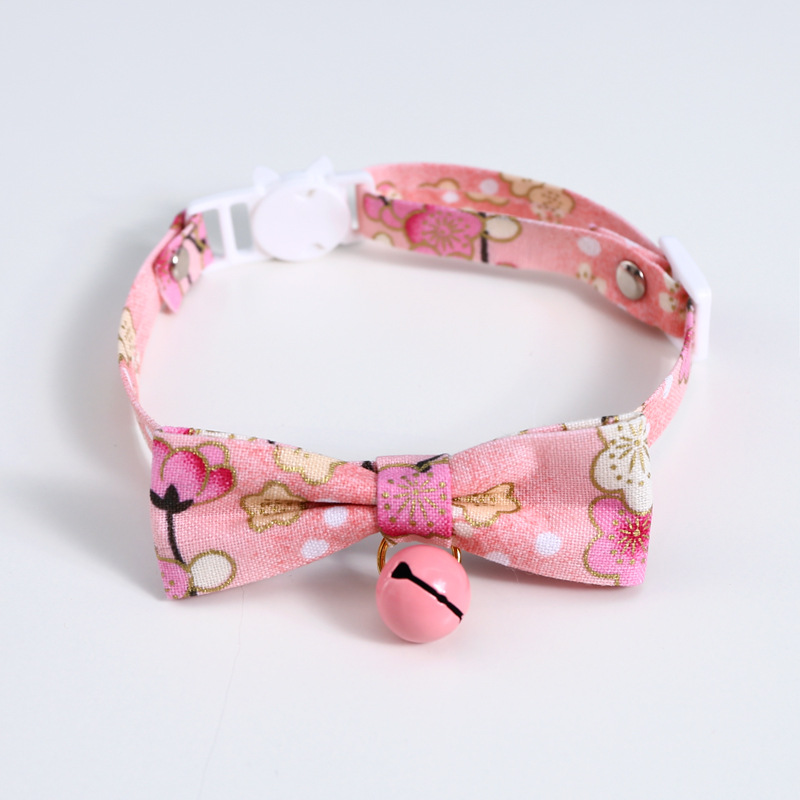 Flor de cerezo de estilo japonés campana ajustable botón de seguridad gato perro collar arco accesorios adorables mascotas