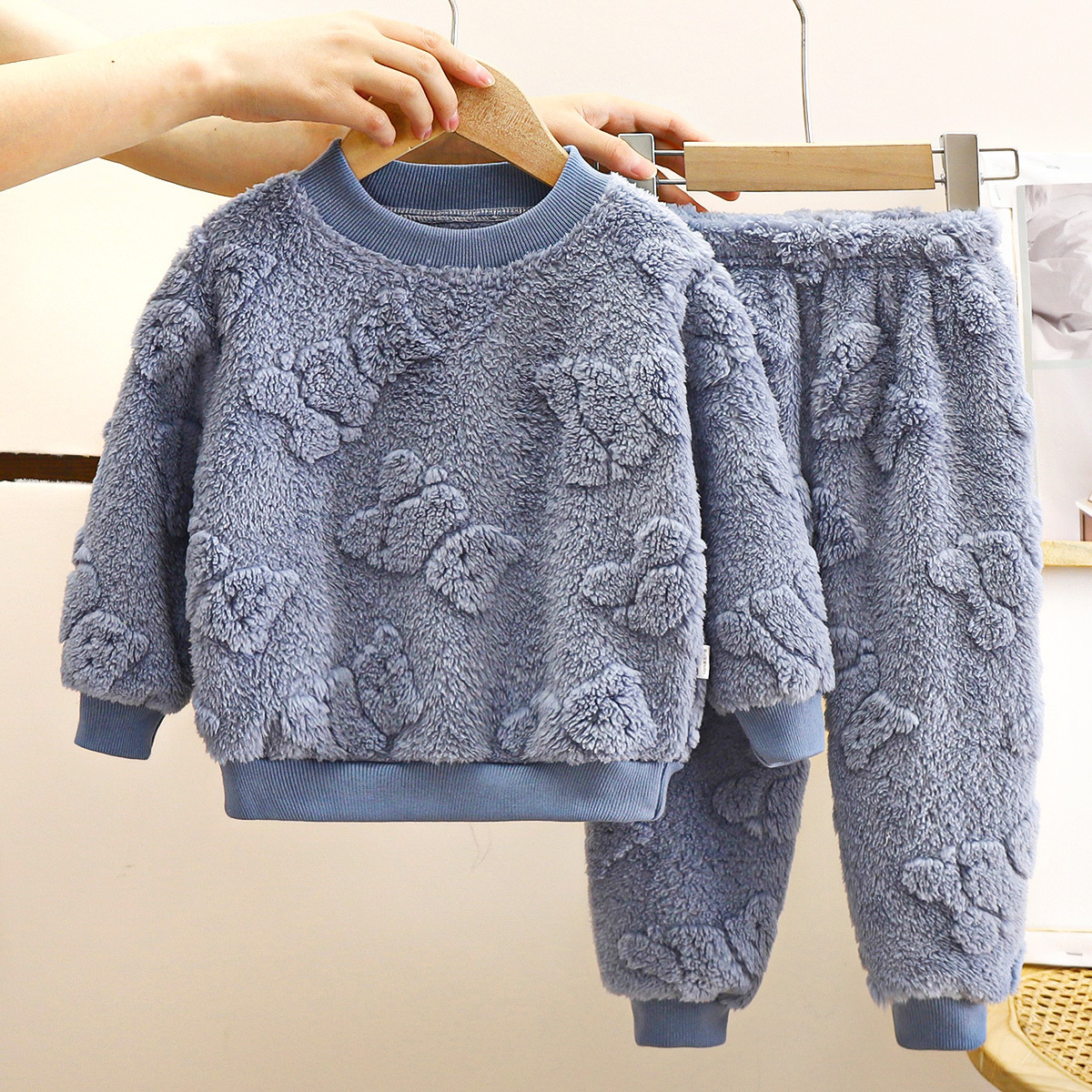 Pijama infantil conjunto de calentamiento otoño y invierno nuevo niño grueso ropa de hogar bebé ropa de terciopelo ropa infantil estricta selección