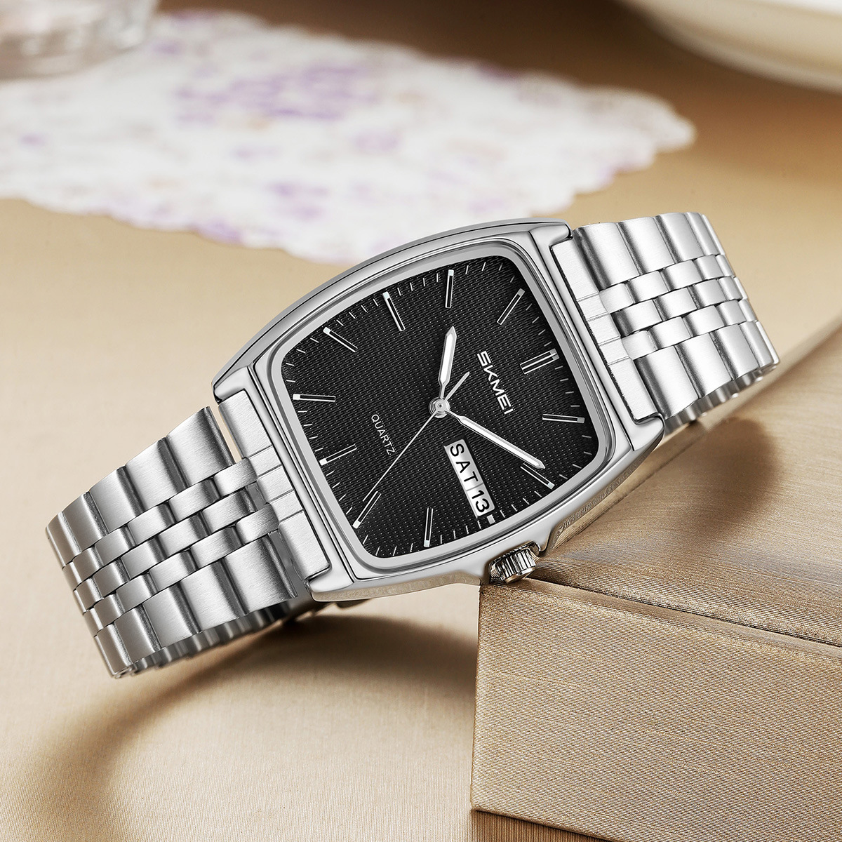 Momento de acero para hombres y mujeres reloj de cuarzo calendario domingo reloj de negocios comercio exterior spot transfronterizo fábrica de fuente personalizada
