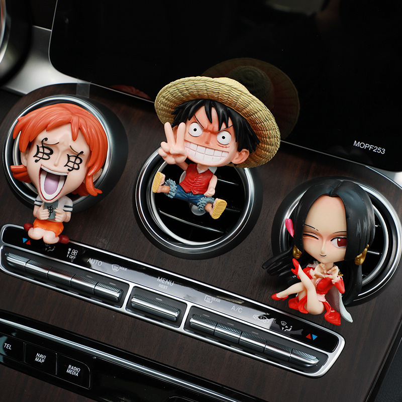 One Piece Hand Car Outlet Clip de perfume Luffy Accesorios creativos para automóviles Decoración de automóviles Adornos para hombres y mujeres