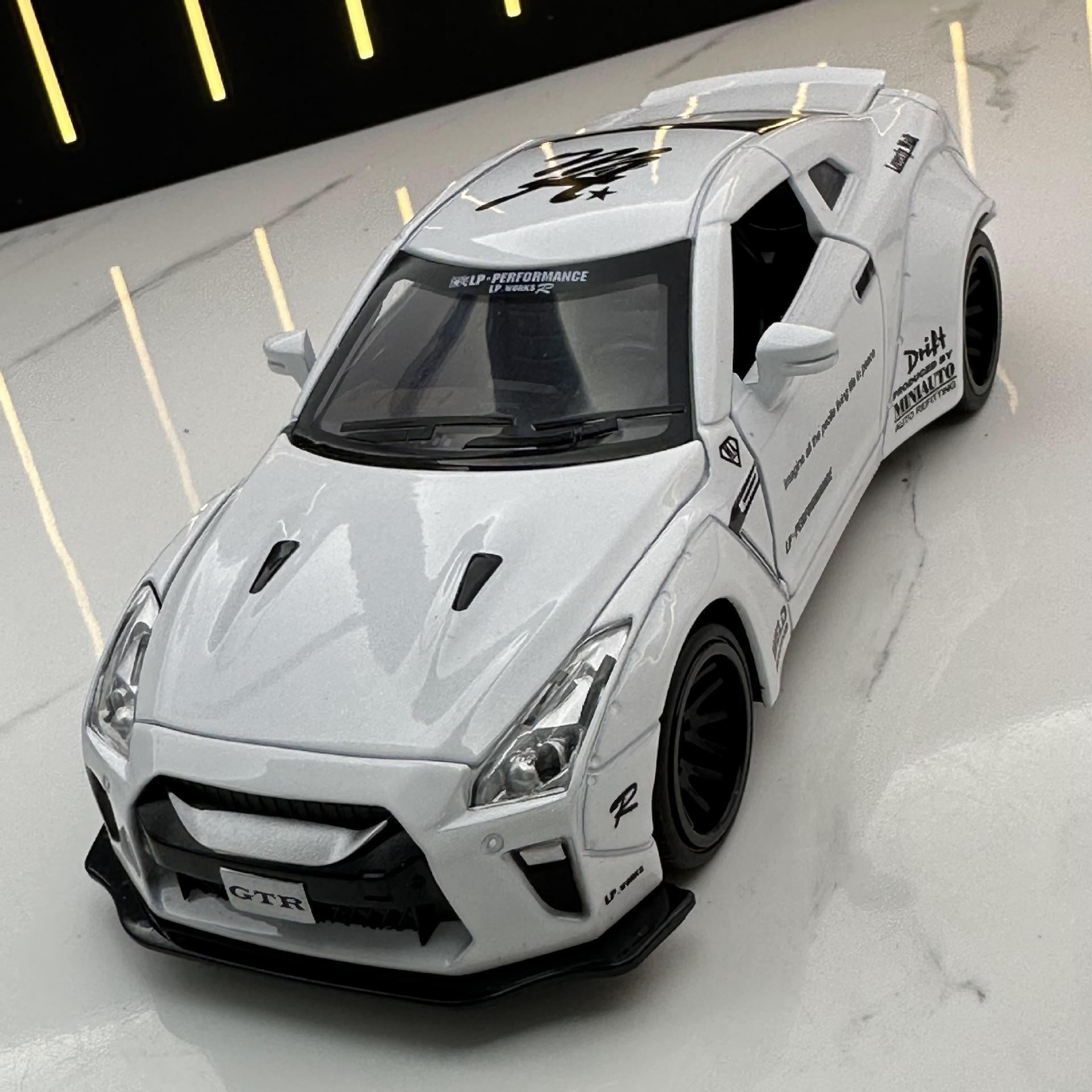 Jianyuan aleación 1:32 Nissan GTR coche deportivo modelo Tire hacia atrás el sonido y la luz 4 Puerta Abierta modelo de coche de juguete decoración al por mayor