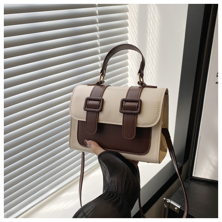 A new 2024 trendy and retro single-shoulder crossbody small square bag for girls, a niche British-style handbag undefined