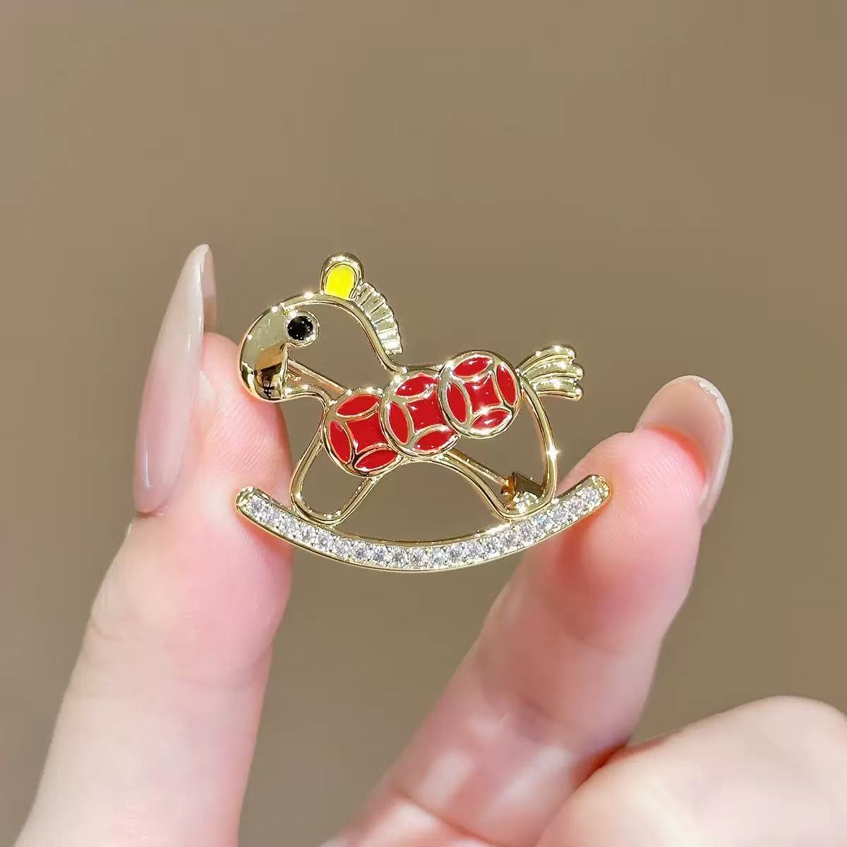 Spilla donna elegante in stile lussuoso per accessorio moda_voghion.com