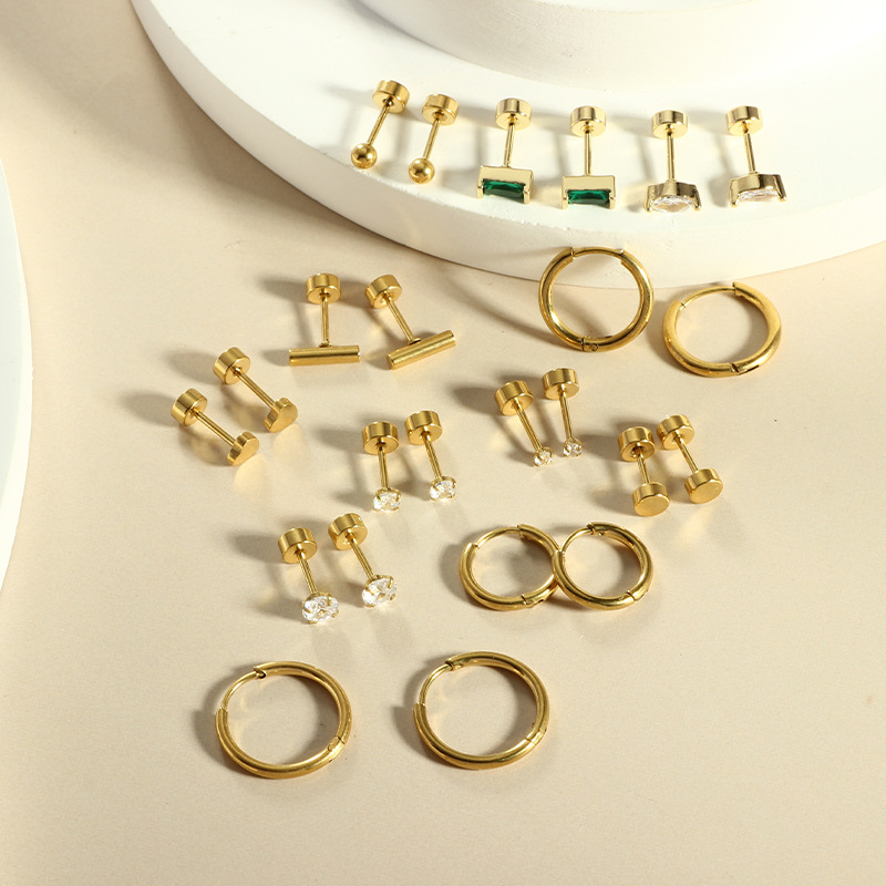 Silver pointed spike labret stud material detail