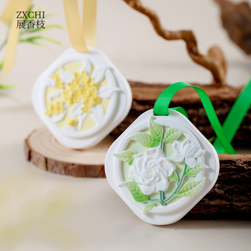 Aromaterapia de yeso de gardenia de montaña de alto valor nuevo dormitorio interior colgante de fragancia de coche colgante de yeso de alta calidad