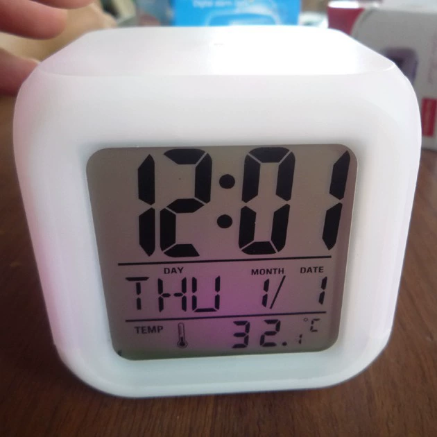 Красочные квадратные часы, красочные часы-календарь с LED-подсветкой/красочные часы, электронные часы-календарь, четырехсторонние часы