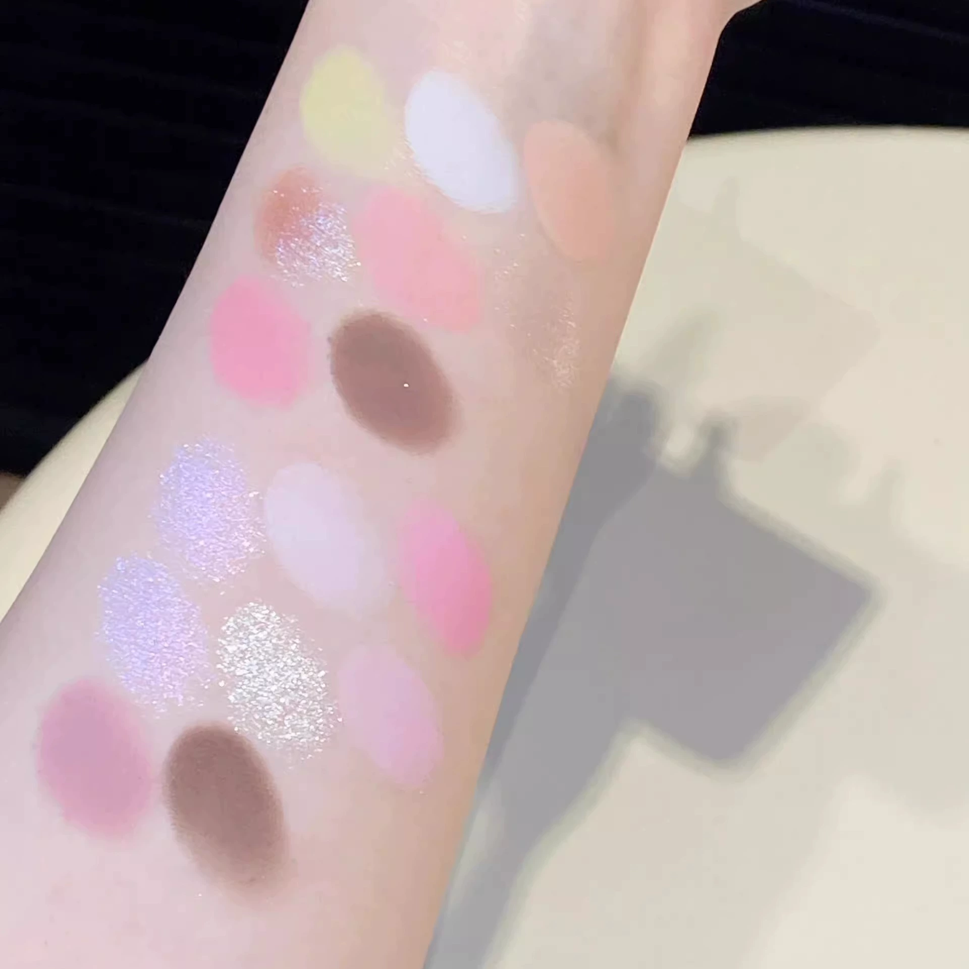 Nail sequins, eyeshadow palette, matte multicoloured eye shadow, 16 colors