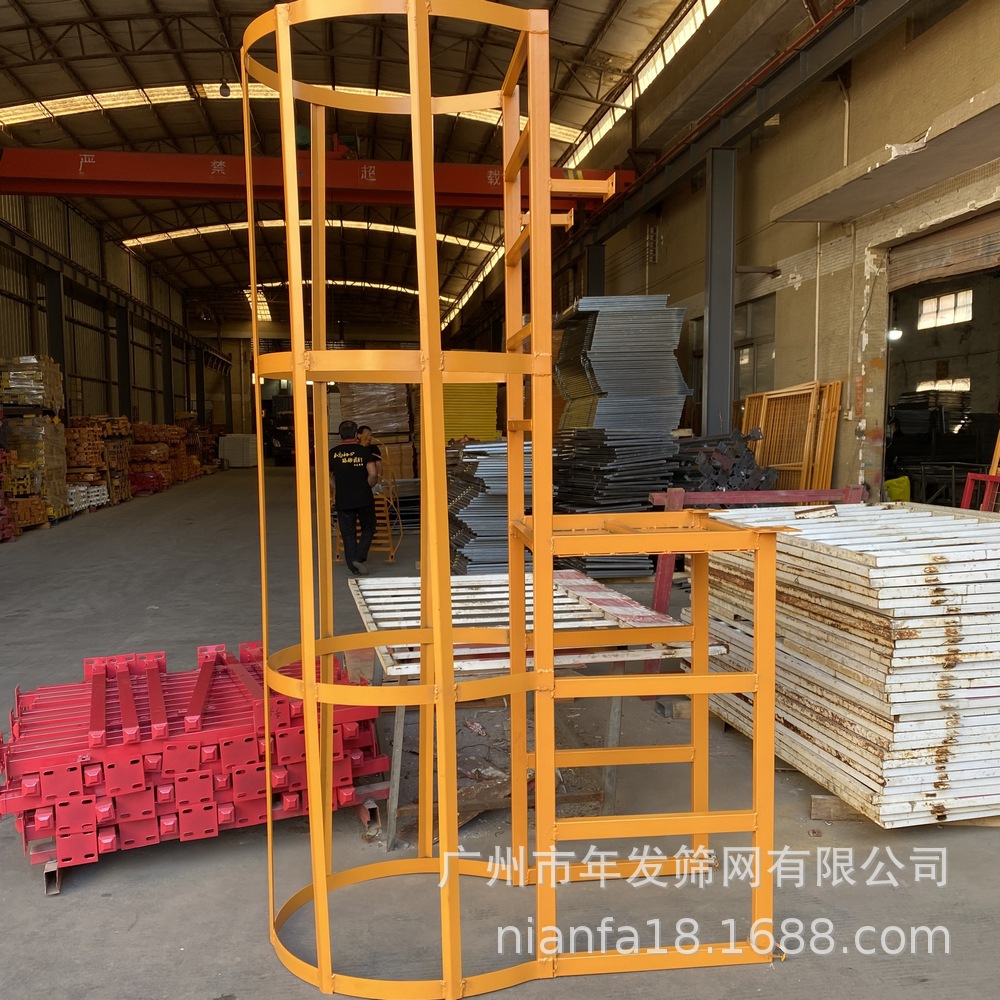 广州工地护笼爬梯现货 钢直梯防护固定式屋顶不锈钢梯子