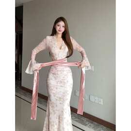 (有内里)纯欲风性感喇叭袖V领蕾丝连衣裙女春夏紧身绑带收腰长裙