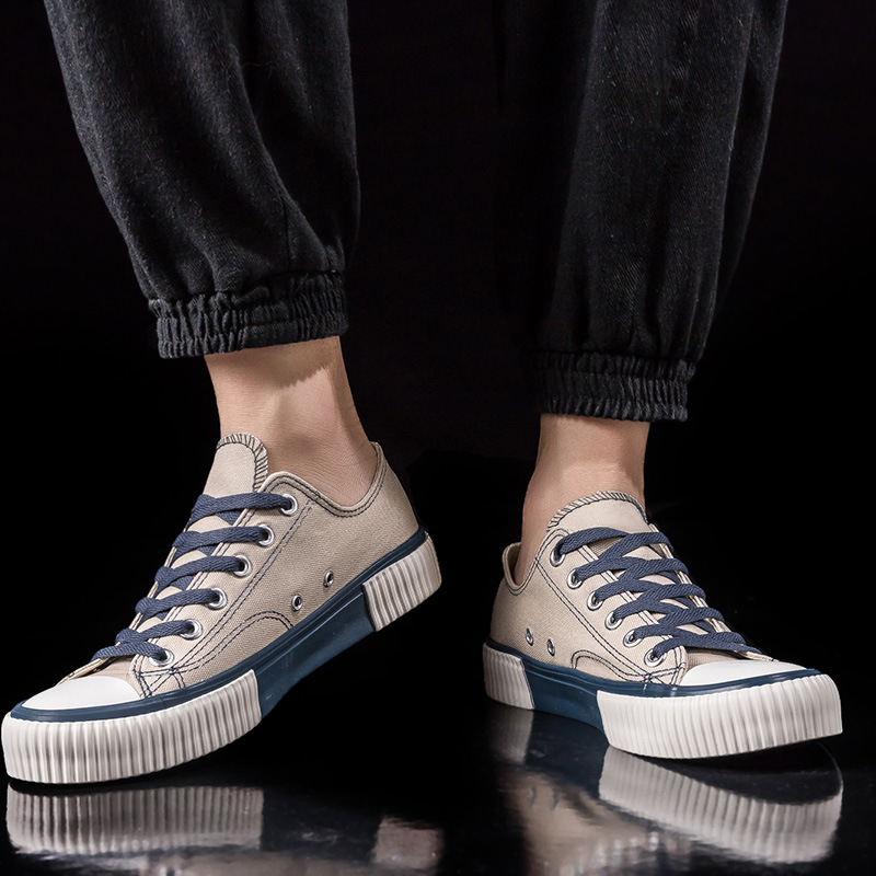 Zapatos de lona de dibujos animados zapatillas de deporte bajas para estudiantes 2023 nueva moda versátil casual biscuit Board Zapatos de tela de nicho