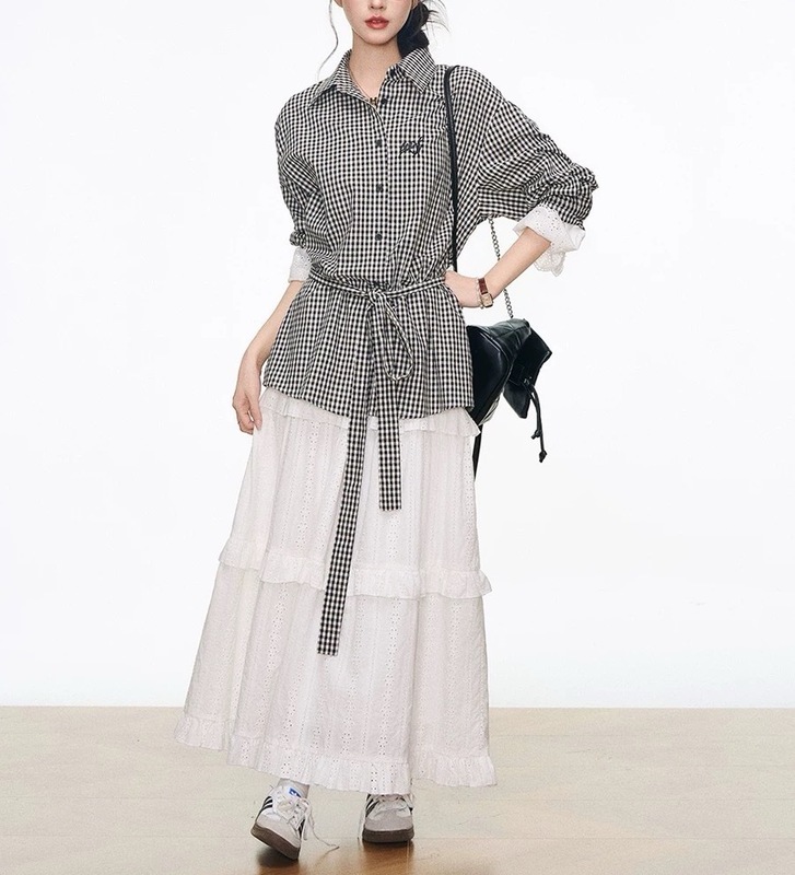 8.12新品 WESTAYON 黑色格拼接花边衬衫+白色镂空蛋糕长裙 两件套|undefined