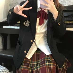 ��ϵ�WԺ�Ljk�Ʒ�У�����������b����ȫ���ﶬ��ɫ���b�W������Ů
