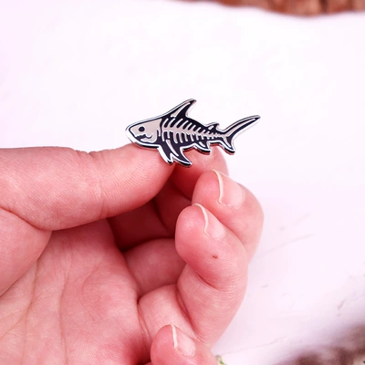Shark skeleton brooch, Yaxa sancaqları