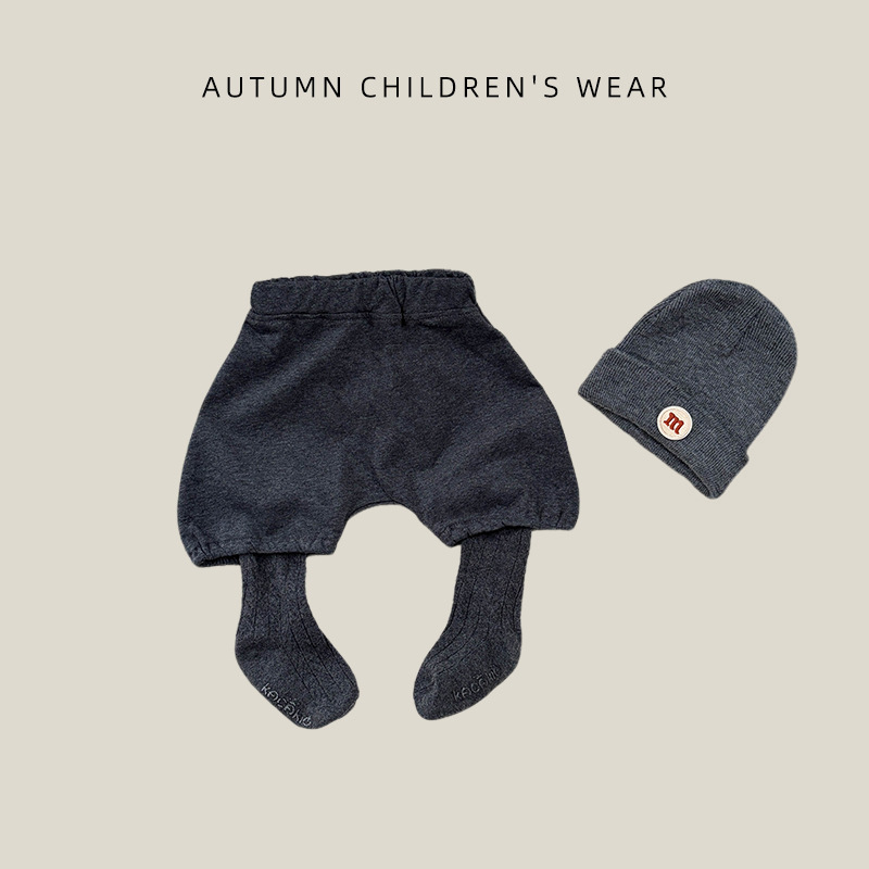 Autumn collection of loose-fitting, wide-leg shorts for infants and toddlers, featuring soft, elasticated cuffs and a trendy, versatile design for boys Autumn collection of loose-fitting, wide-leg shorts for infants and toddlers, featuring soft, elasticated cuffs and a trendy, versatile design for boys
