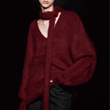 imune system 热烈的红'冷艳的黑 大宽松V领含羊毛毛衣 配围巾