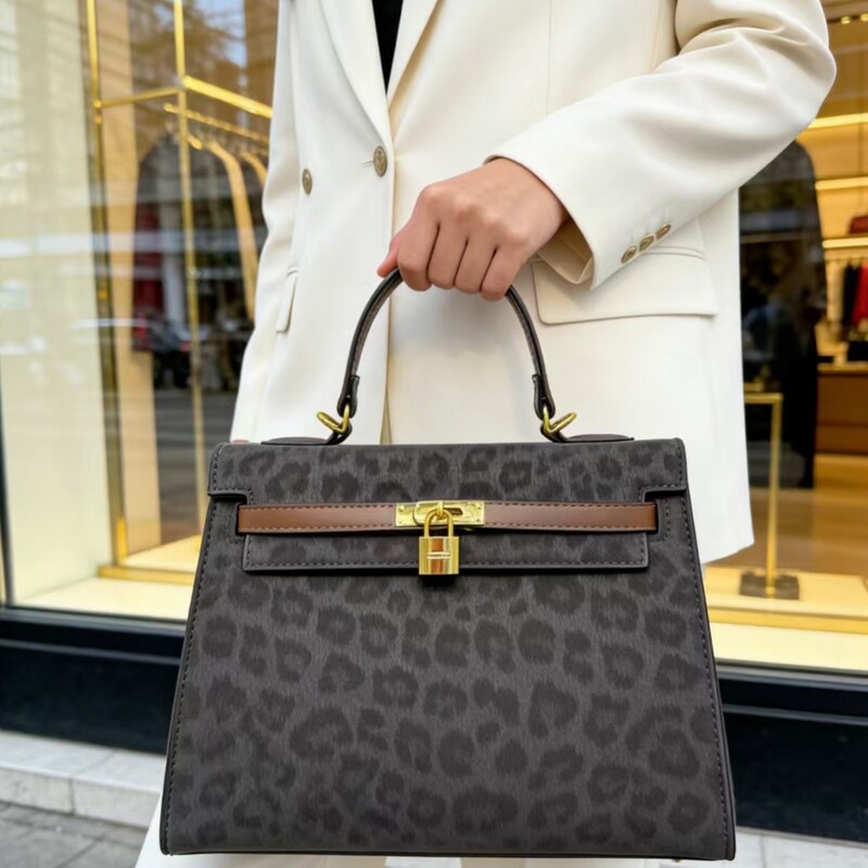 2025 New Leopard Print Kelly Handbag, High-End Fashion and Stylish Shoulder Bag, Large Capacity Crossbody Bag for Women 2025 New Leopard Print Kelly Handbag, High-End Fashion and Stylish Shoulder Bag, Large Capacity Crossbody Bag for Women