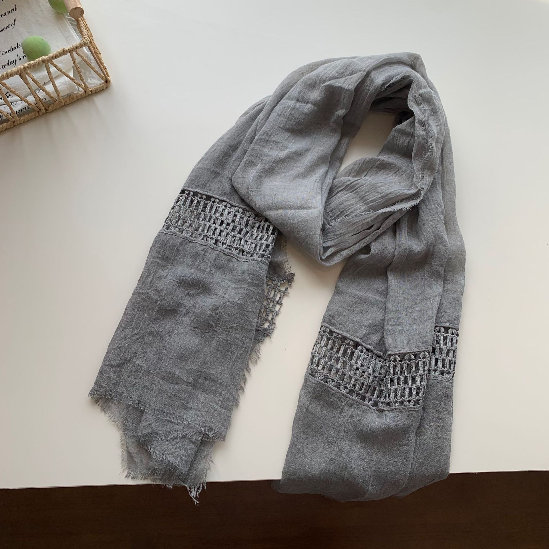 Sciarpa oversize in pizzo mori style per donna coprispalle_voghion.com