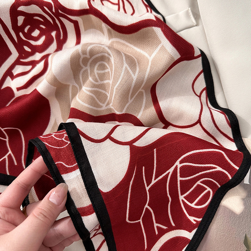 Moda mente regalo de otoño estilo retrógrado toallas de impresión triangular temperamento elegante con rosa impresión chal