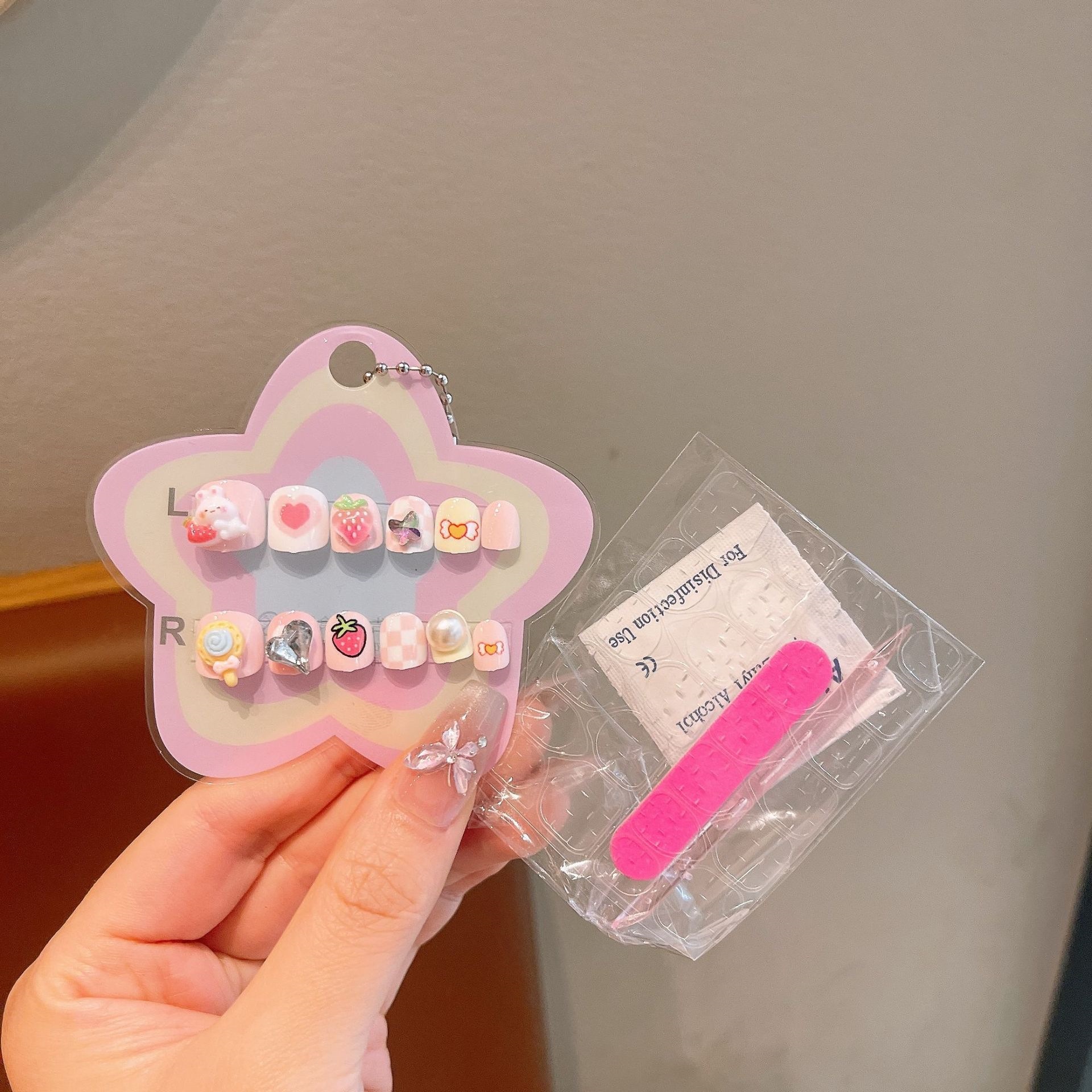 Caricatura infantil desmontable accesorios lindos tridimensionales manicure falsas dulces parches de uñas hechas a mano