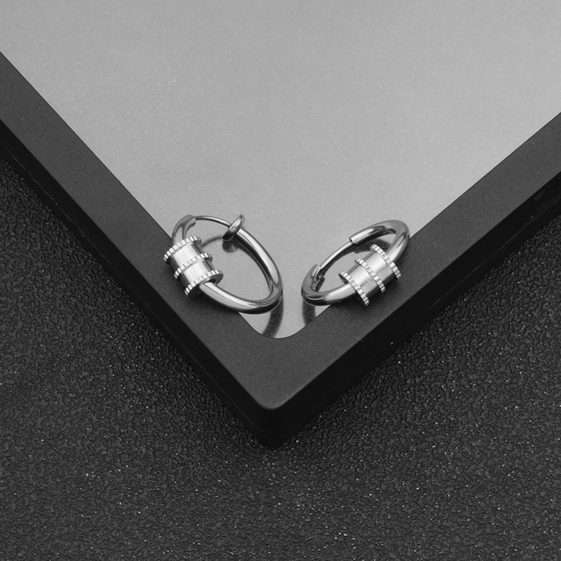 Orecchino minimalista uomo cuff lucente stile doppio indosso cool_voghion.com
