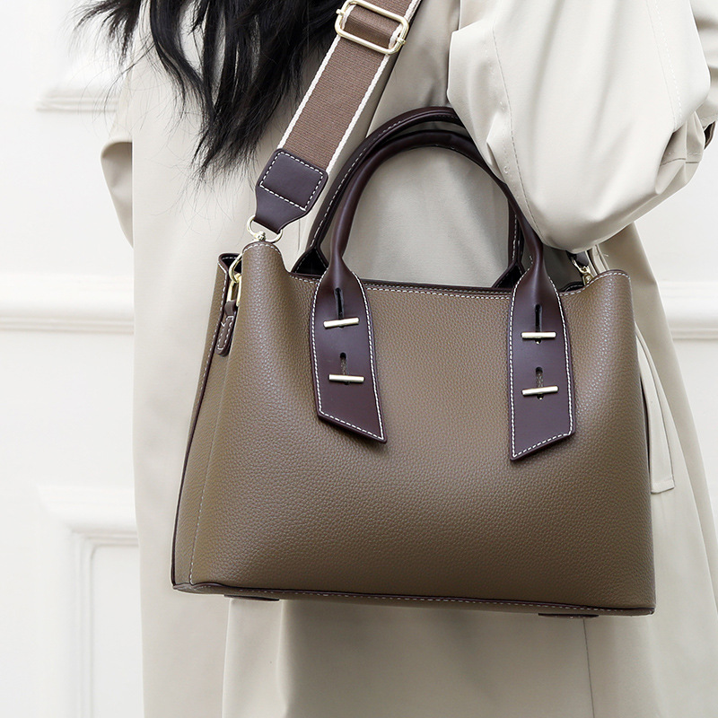 Bag New 2024 women's handbag commuter large capacity wide shoulder strap messenger bag European and American fashion portable women's bag_voghion.com