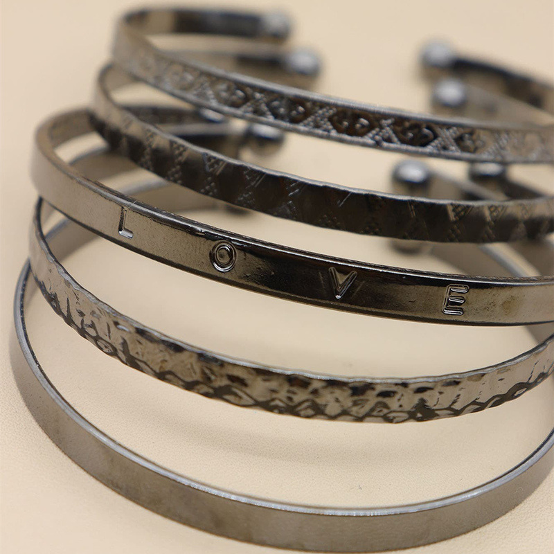 Exaggerated Fashion Punk Love Letter Arrow No Inlaid Metal Bangles Wholesale display picture 3