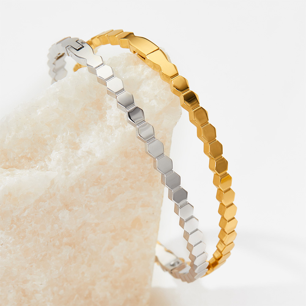 15g Weight 0.03µm-0.05µm Gold Plating Thickness PVD Coated Real Gold Plated 16K Gold White Gold Plated Gold Plating Hexagon 304 Stainless Steel Simple Style Waterproof Non Tarnish 304 Stainless Steel Bangle