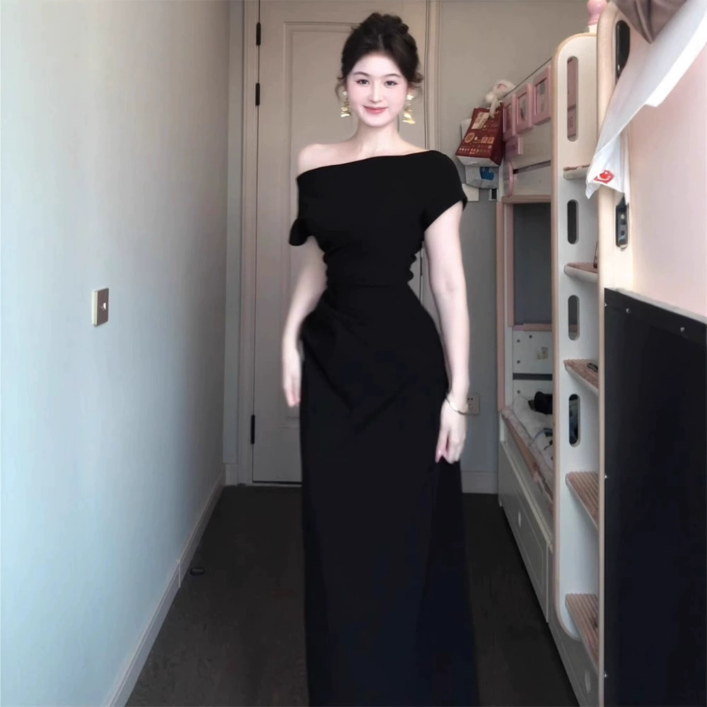 Женское летнее платье в стиле Хепберн, черное, французское, на одно плечо, элегантное, скрывающее талию и бедра, длинная юбка, новинка 2025 года