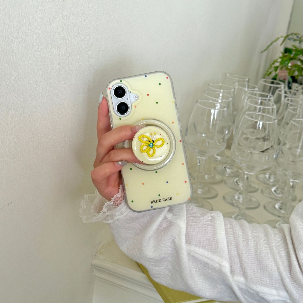 El arco de lunares de color ins es adecuado para iPhone15/16 funda para teléfono móvil 14Pro magnético 16ProMax femenino 13P