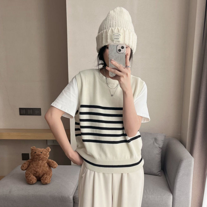Retro knitted spring fashionable vest