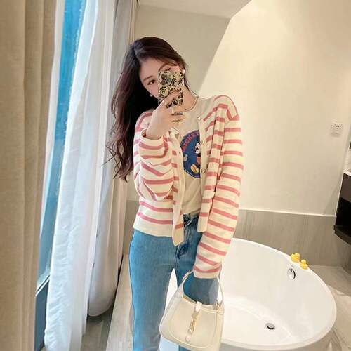 A new Japanese school-style, stylish and youthful knitted cardigan with a three-dimensional beaded floral sweater coat for women in the autumn of 2022 pic 5