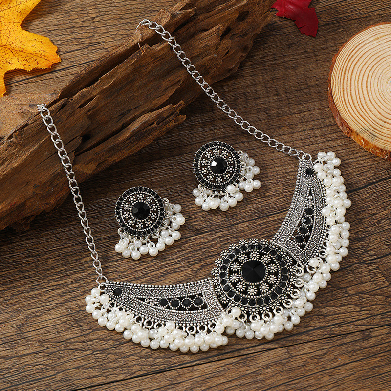 Set collana e orecchini con perle per eventi di matrimonio_voghion.com