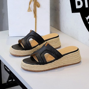 620-1 Retro One Word Thick Bottom H Slippers for Women Wearing Straw Woven Sponge Cake Heels, Beautiful and Comfortable,